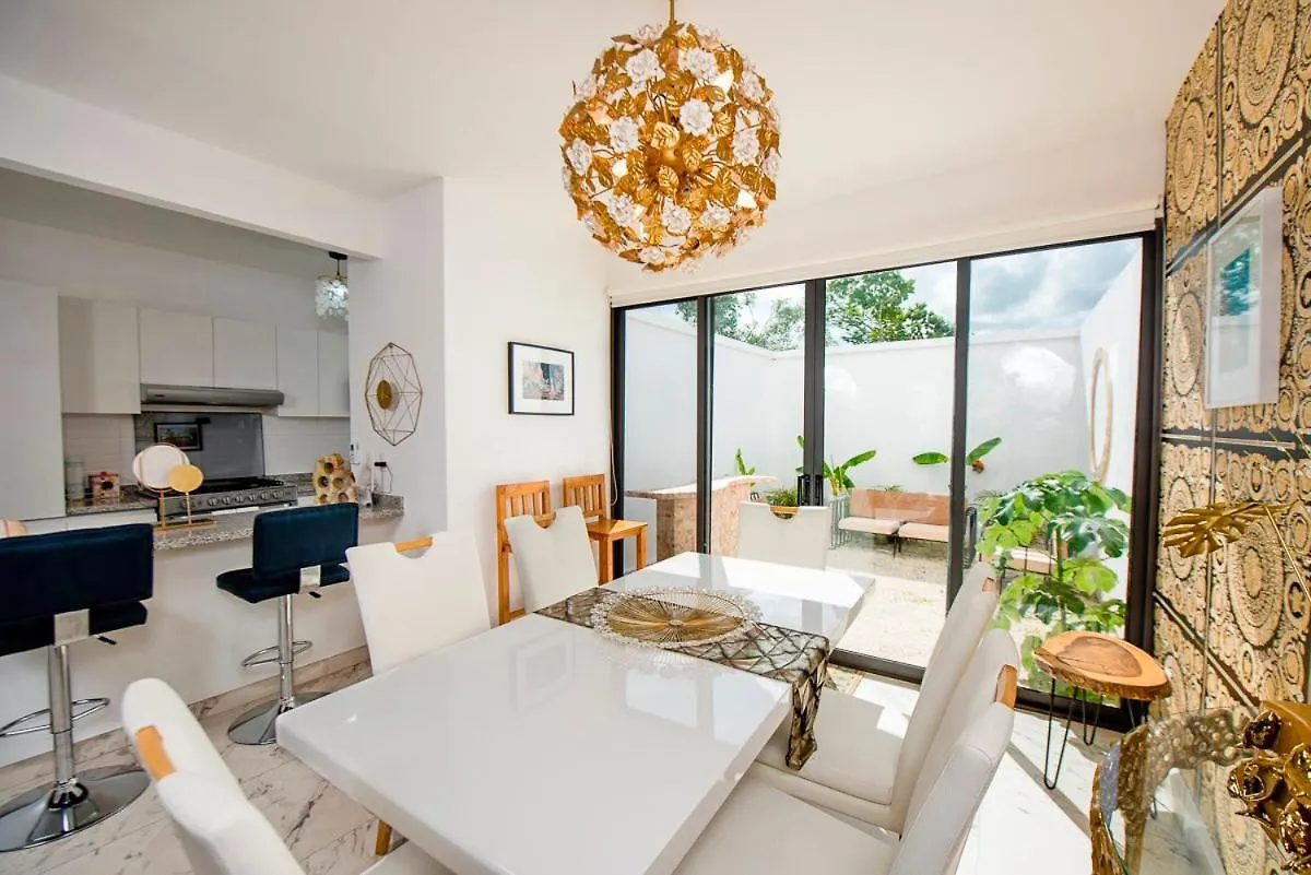 Casa vacanze Charming & Comfortable House, 15 Min To Downtown Playa del Carmen
