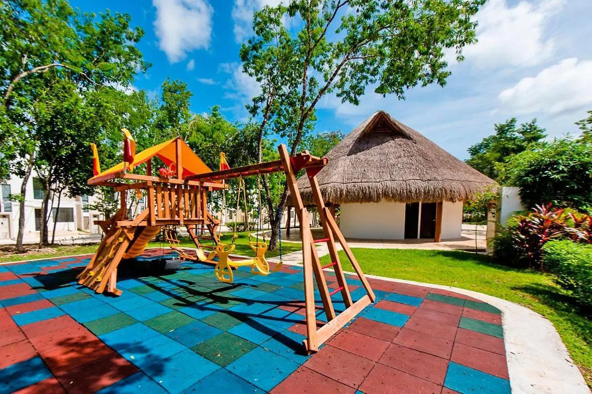 Charming & Comfortable House, 15 Min To Downtown Playa del Carmen Casa vacanze