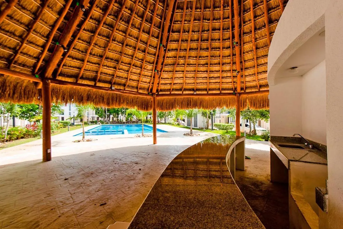 Charming & Comfortable House, 15 Min To Downtown Playa del Carmen 0*,  Messico