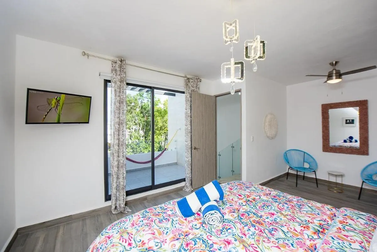 Charming & Comfortable House, 15 Min To Downtown Playa del Carmen 0*,  Messico